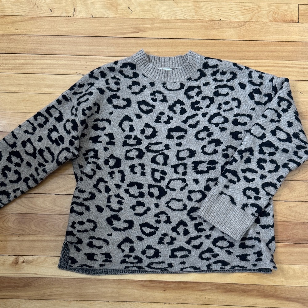 Cozy Oversized Leopard Print Sweater